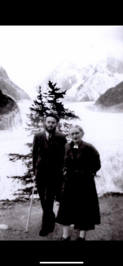 New picture of the Chabad Rebbe and Rebbetzin Chaya Mushka vacationing in the Alps