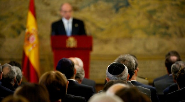 Fraudsters sold fake Sephardic citizenship for cash, say Spanish police: Six people in Málaga were accused of exploiting a law intended for genuine descendants of Jews expelled from Spain.