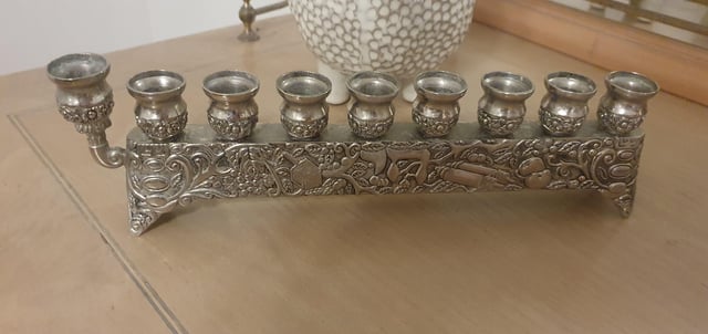 Who is the manufacturer of this hanukkiah?