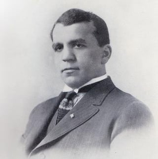 TIL about Morris Abraham Cohen (born Moszek Abram Miączyn; 3 August 1887 – 7 September 1970), better known as Two-Gun Cohen, a Polish-born British and Canadian adventurer of Jewish origin who became aide-de-camp to Sun Yat-sen and a major-general in the Chinese National Revolutionary Army.