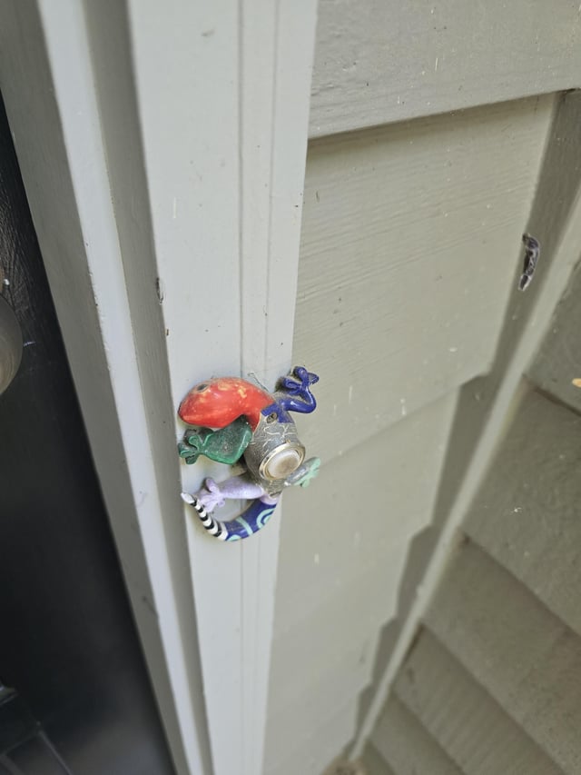 Does this have any meaning in Judaism? I see it in every jewish neighborhood.